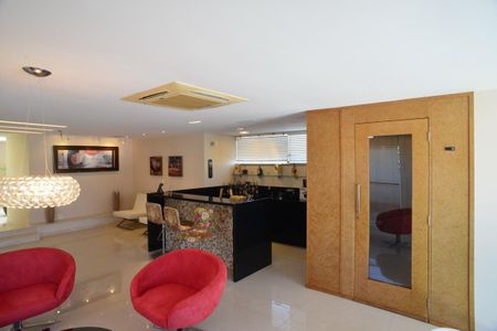 Casa de condomínio à venda com 1350m², 5 quartos e 10 vagas