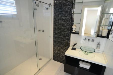 Casa de condomínio à venda com 1350m², 5 quartos e 10 vagas