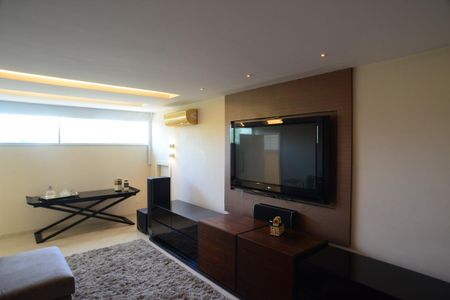 Casa de condomínio à venda com 1350m², 5 quartos e 10 vagas