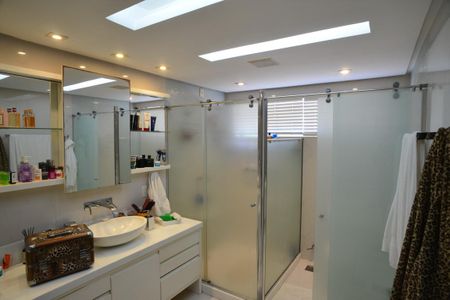 Casa de condomínio à venda com 1350m², 5 quartos e 10 vagas