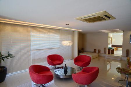 Casa de condomínio à venda com 1350m², 5 quartos e 10 vagas