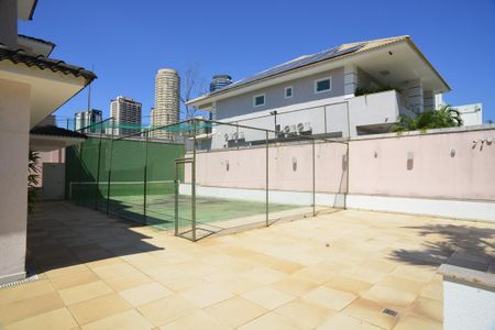 Casa de condomínio à venda com 1350m², 5 quartos e 10 vagas