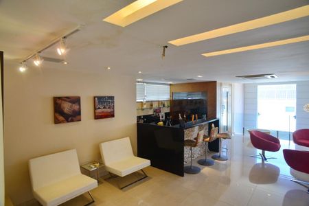 Casa de condomínio à venda com 1350m², 5 quartos e 10 vagas