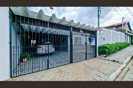 Casa para alugar com 208m², 4 quartos e 4 vagasFachada