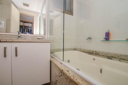 Apartamento para alugar com 180m², 2 quartos e 2 vagas Apartamento para alugar com 180m², 2 quartos e 2 vagasBanheiro 2 da Suíte 2