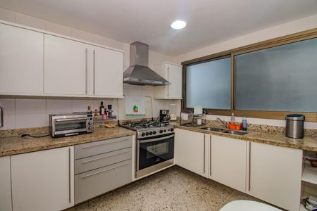 Apartamento para alugar com 180m², 2 quartos e 2 vagas Apartamento para alugar com 180m², 2 quartos e 2 vagasCozinha e Área de Serviço