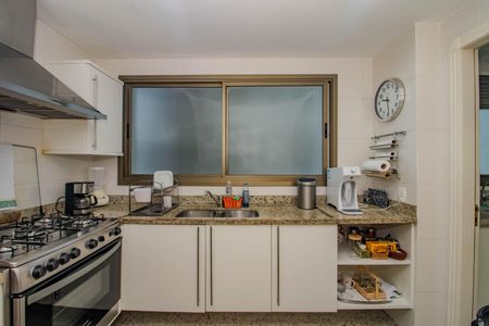 Apartamento para alugar com 180m², 2 quartos e 2 vagas Apartamento para alugar com 180m², 2 quartos e 2 vagasCozinha e Área de Serviço