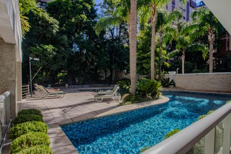 Apartamento para alugar com 180m², 2 quartos e 2 vagas Apartamento para alugar com 180m², 2 quartos e 2 vagasÁrea comum - Piscina
