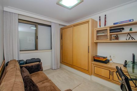 Suíte 1 de apartamento para alugar com 2 quartos, 180m² em Rio Branco, Porto Alegre