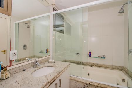 Apartamento para alugar com 180m², 2 quartos e 2 vagas Apartamento para alugar com 180m², 2 quartos e 2 vagasBanheiro 2 da Suíte 2