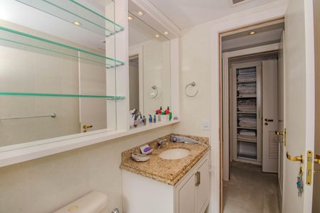 Apartamento para alugar com 180m², 2 quartos e 2 vagas Apartamento para alugar com 180m², 2 quartos e 2 vagasBanheiro da Suíte 1