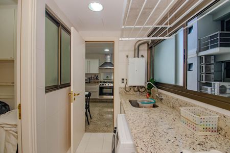 Apartamento para alugar com 180m², 2 quartos e 2 vagas Apartamento para alugar com 180m², 2 quartos e 2 vagasCozinha e Área de Serviço