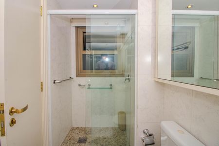 Apartamento para alugar com 180m², 2 quartos e 2 vagas Apartamento para alugar com 180m², 2 quartos e 2 vagasBanheiro da Suíte 2