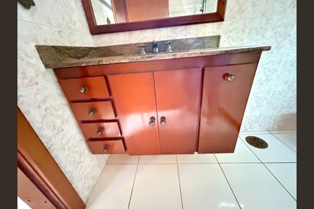 Casa à venda com 372m², 8 quartos e 5 vagas Casa à venda com 372m², 8 quartos e 5 vagasBanheiro da Suíte 2