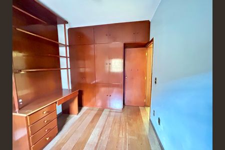 Casa à venda com 372m², 8 quartos e 5 vagas Casa à venda com 372m², 8 quartos e 5 vagasQuarto 7