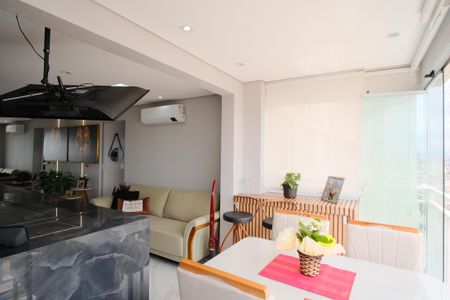 Apartamento à venda com 58m², 2 quartos e 1 vagaVaranda