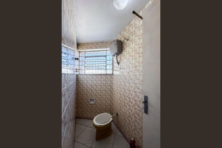 Casa à venda com 172m², 3 quartos e 4 vagasBanheiro 2