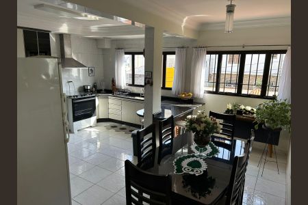 Casa à venda com 3 quartos, 212m² em Vila Humaita, Santo André