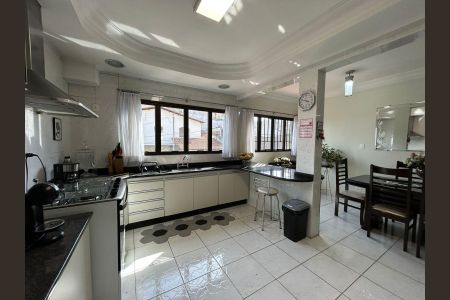 Casa à venda com 3 quartos, 212m² em Vila Humaita, Santo André