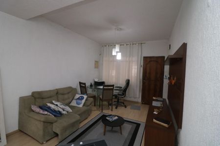 Casa à venda com 102m², 2 quartos e 1 vagaSala