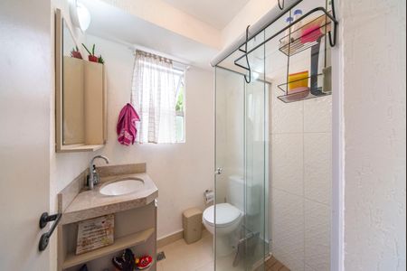 Banheiro  de apartamento à venda com 2 quartos, 54m² em Vila Guarará, Santo André