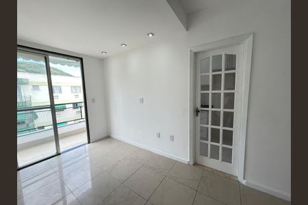 Sala de apartamento para alugar com 2 quartos, 54m² em Jardim Sulacap, Rio de Janeiro