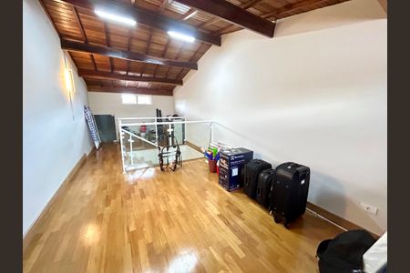 Casa à venda com 173m², 3 quartos e 2 vagas Casa à venda com 173m², 3 quartos e 2 vagasSótão