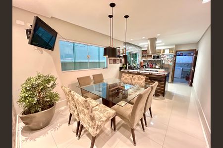 Casa à venda com 173m², 3 quartos e 2 vagas Casa à venda com 173m², 3 quartos e 2 vagasCozinha