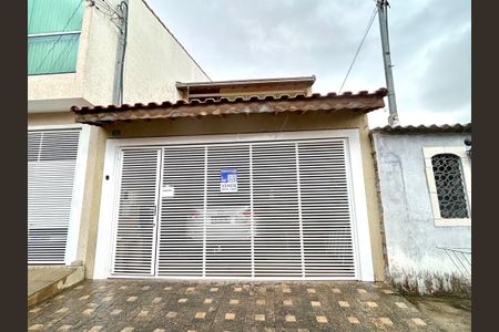 Casa à venda com 173m², 3 quartos e 2 vagas Casa à venda com 173m², 3 quartos e 2 vagasPlaca instalada na fachada do imóvel