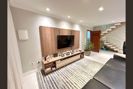 Casa à venda com 173m², 3 quartos e 2 vagas Casa à venda com 173m², 3 quartos e 2 vagasSala