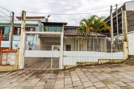 Casa à venda com 200m², 3 quartos e sem vaga Casa à venda com 200m², 3 quartos e sem vagaFachada