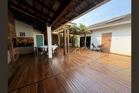 Casa para alugar com 3 quartos, 286m² em Cidade Jardim, Uberlândia