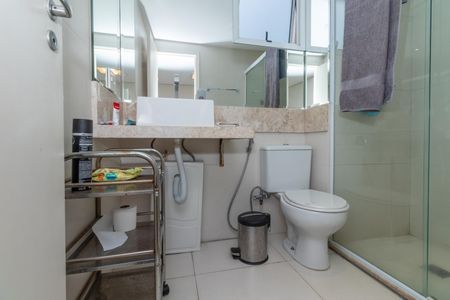 Apartamento à venda com 97m², 2 quartos e 2 vagas Apartamento à venda com 97m², 2 quartos e 2 vagasBanheiro da Suíte 2