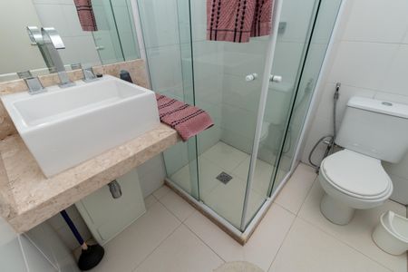 Apartamento à venda com 97m², 2 quartos e 2 vagas Apartamento à venda com 97m², 2 quartos e 2 vagasBanheiro da Suíte 1