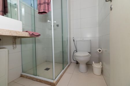 Apartamento à venda com 97m², 2 quartos e 2 vagas Apartamento à venda com 97m², 2 quartos e 2 vagasBanheiro da Suíte 1
