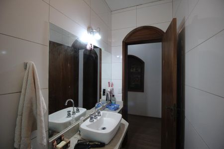 Casa à venda com 435m², 5 quartos e 4 vagasBanheiro