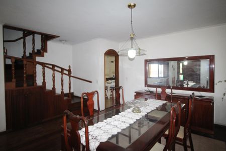 Casa à venda com 435m², 5 quartos e 4 vagasSala