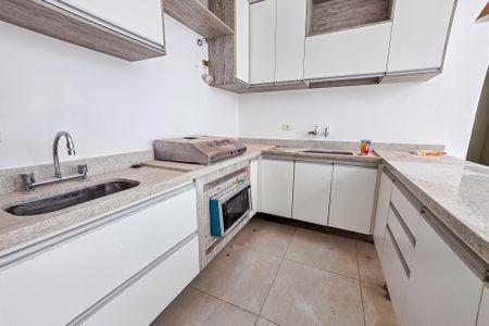 Casa à venda com 121m², 2 quartos e 2 vagas