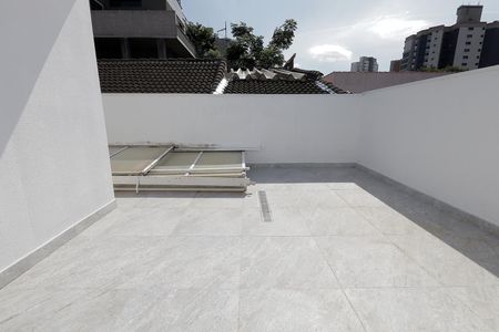 Casa à venda com 121m², 2 quartos e 2 vagasCobertura