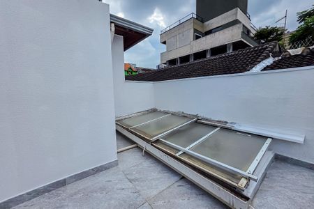 Casa à venda com 121m², 2 quartos e 2 vagas