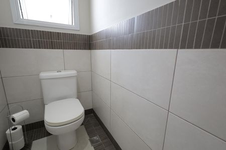 Casa à venda com 121m², 2 quartos e 2 vagasLavabo