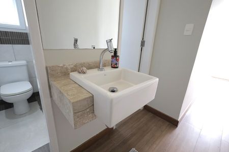 Casa à venda com 121m², 2 quartos e 2 vagasLavabo