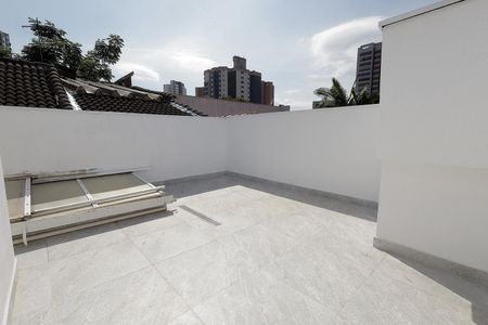 Casa à venda com 121m², 2 quartos e 2 vagasCobertura