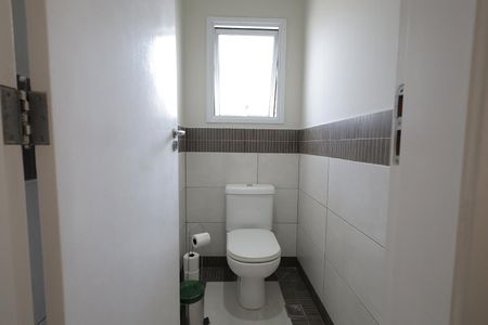 Casa à venda com 121m², 2 quartos e 2 vagasLavabo