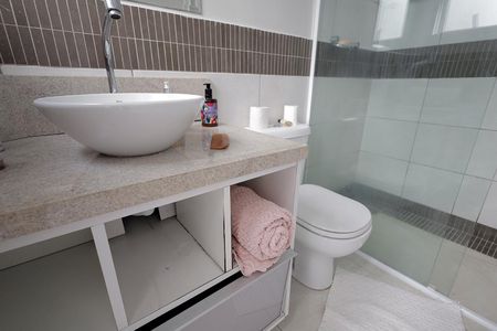 Casa à venda com 121m², 2 quartos e 2 vagasBanheiro social