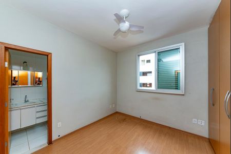 Apartamento à venda com 178m², 3 quartos e 4 vagas Apartamento à venda com 178m², 3 quartos e 4 vagasSuíte
