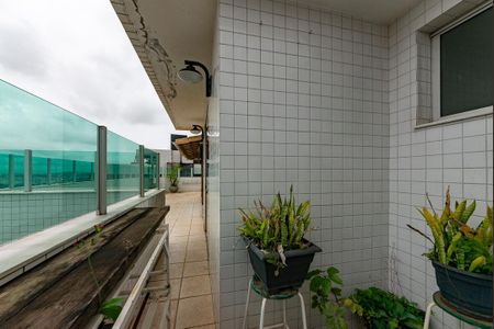 Apartamento à venda com 178m², 3 quartos e 4 vagas Apartamento à venda com 178m², 3 quartos e 4 vagasVaranda