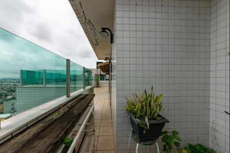 Apartamento à venda com 178m², 3 quartos e 4 vagas Apartamento à venda com 178m², 3 quartos e 4 vagasVaranda