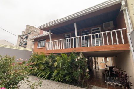 Casa para alugar com 180m², 3 quartos e 3 vagasFachada