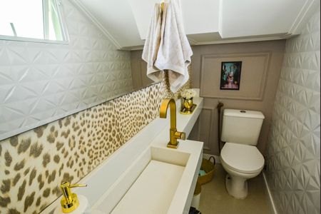 Casa de condomínio à venda com 121m², 4 quartos e 2 vagasLavabo